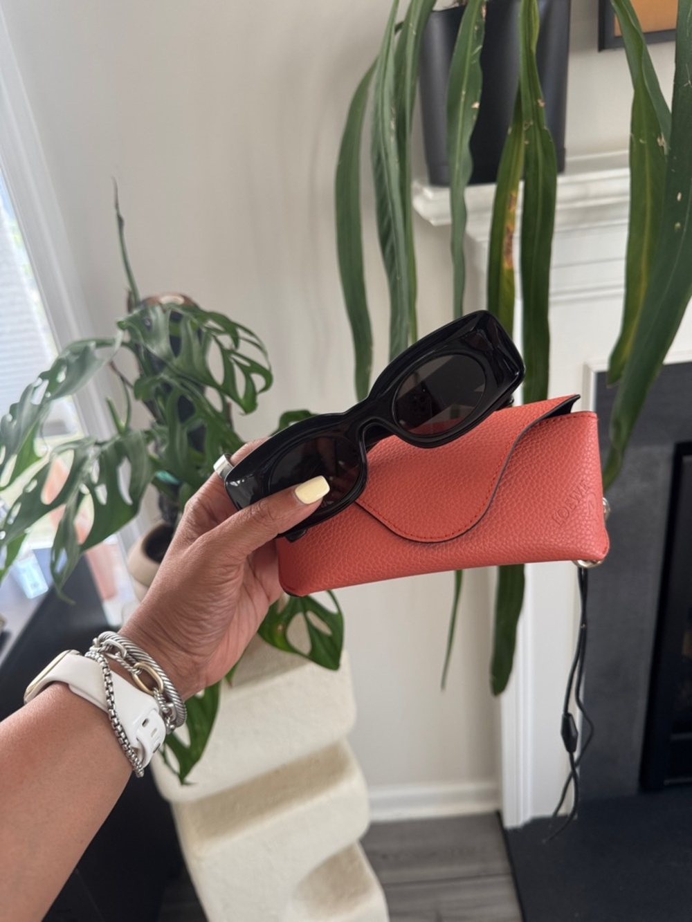 1000% authentic Loewe Sunglasses with Case